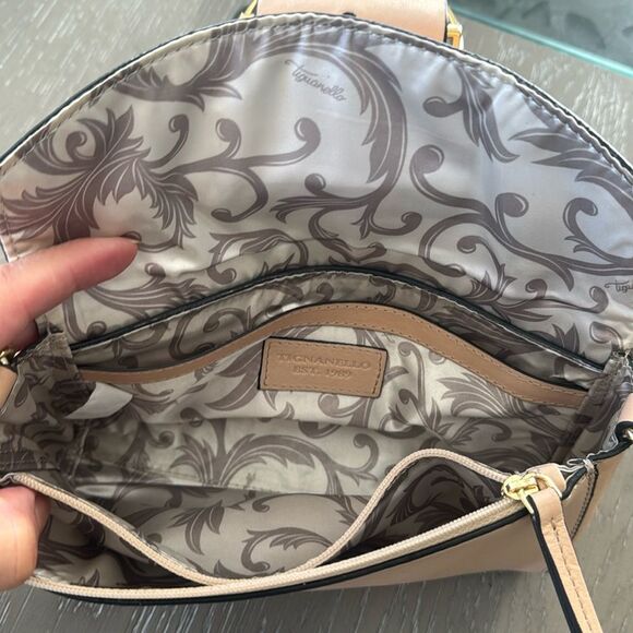 Tignanello Elegant Light Peach Leather Crossbody Bag Gold Tone Ring Accents EUC - Picture 4 of 14